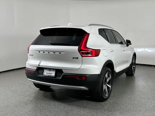 2025 Volvo XC40 B5 Plus Bright Theme