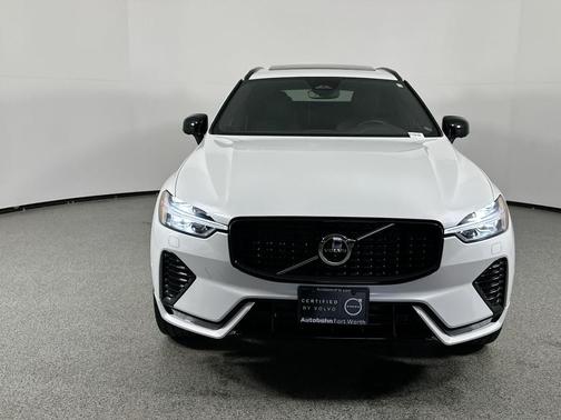 2023 Volvo XC60 B5 Plus Dark Theme