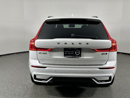 2023 Volvo XC60 B5 Plus Dark Theme