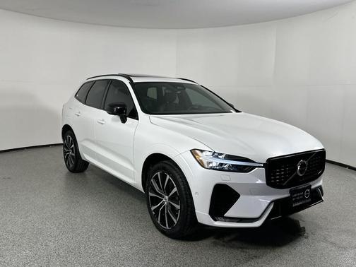 2023 Volvo XC60 B5 Plus Dark Theme