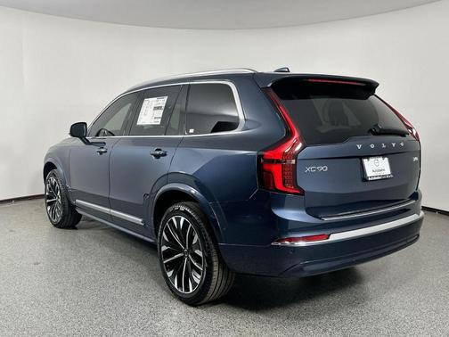 2025 Volvo XC90 B5 Plus 7-Seater
