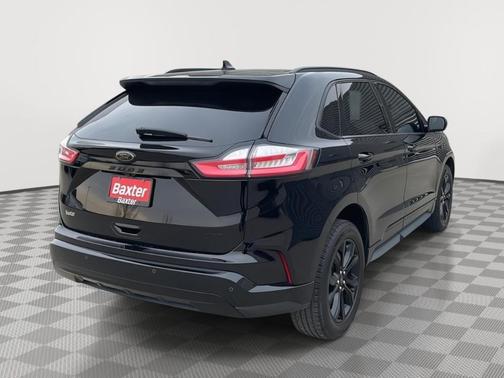 Agate Black 2022 Ford Edge SE