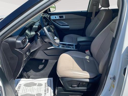 Star White 2023 Ford Explorer Limited