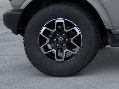 Avalanche Gray 2026 Ford Bronco Outer Banks