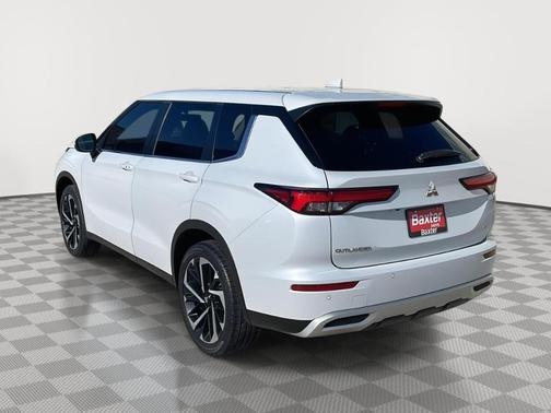 2023 Mitsubishi Outlander SE