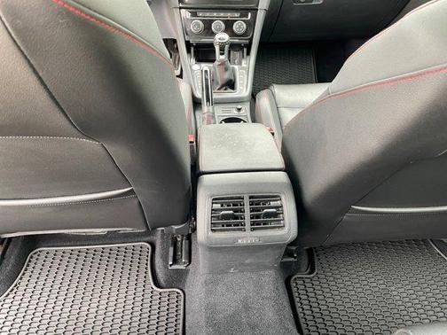 2016 Volkswagen Golf GTI 2.0T SE 4-Door