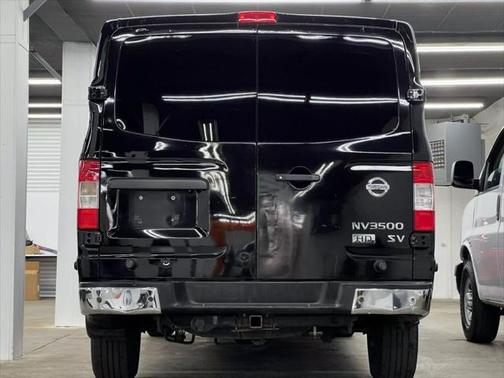 2013 Nissan NV Passenger NV3500 HD S V8