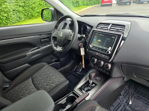 Labrador Black Pearl 2026 Mitsubishi Outlander Sport 2.0 LE