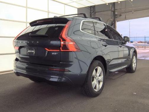 Denim Blue Metallic 2022 Volvo XC60 B5 Momentum