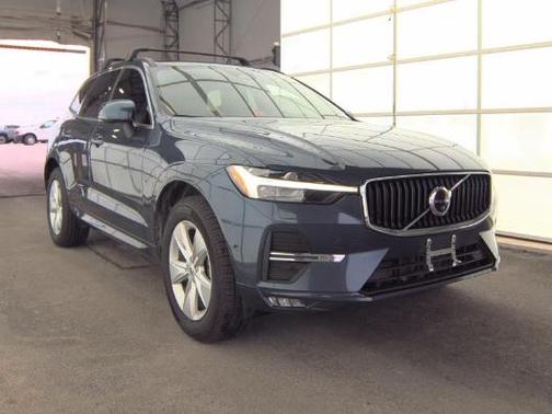 Denim Blue Metallic 2022 Volvo XC60 B5 Momentum