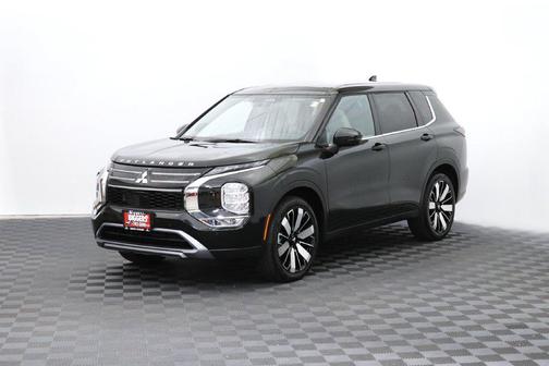 Black 2026 Mitsubishi Outlander SE S-AWC