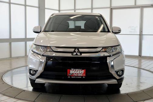 Labrador Black Pearl 2017 Mitsubishi Outlander SE