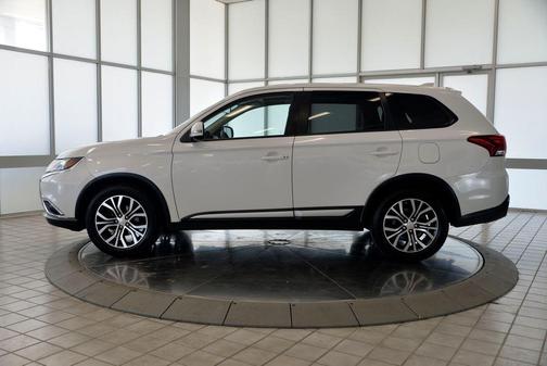 Labrador Black Pearl 2017 Mitsubishi Outlander SE