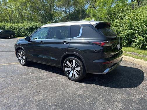 Black Diamond/Alloy Silver Roof 2025 Mitsubishi Outlander SEL S-AWC