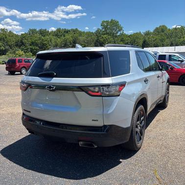 Silver Ice Metallic 2020 Chevrolet Traverse Premier
