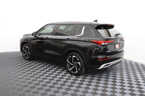 Black 2022 Mitsubishi Outlander SE