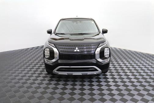 Black 2022 Mitsubishi Outlander SE