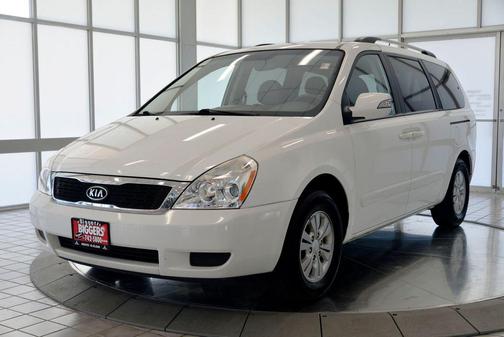 White 2012 Kia Sedona LX