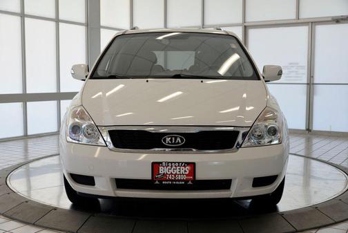 White 2012 Kia Sedona LX