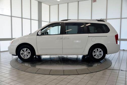 White 2012 Kia Sedona LX