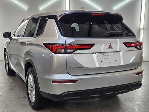 2022 Mitsubishi Outlander ES