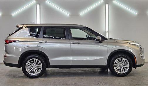 2022 Mitsubishi Outlander ES