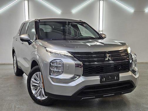 2022 Mitsubishi Outlander ES