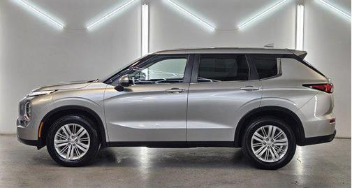 2022 Mitsubishi Outlander ES
