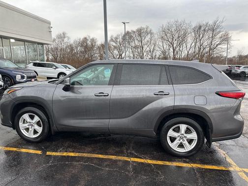 Magnetic Gray Metallic 2021 Toyota Highlander LE