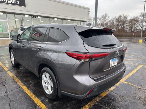 Magnetic Gray Metallic 2021 Toyota Highlander LE