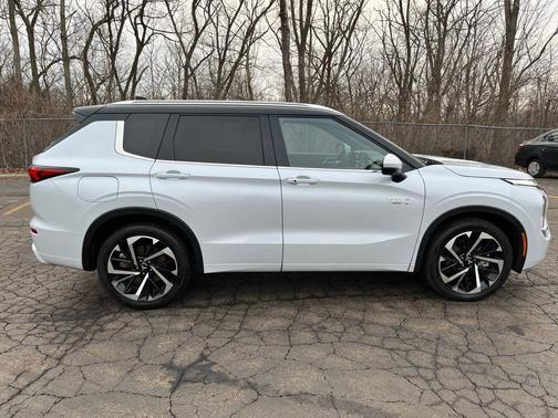 2023 Mitsubishi Outlander PHEV SEL