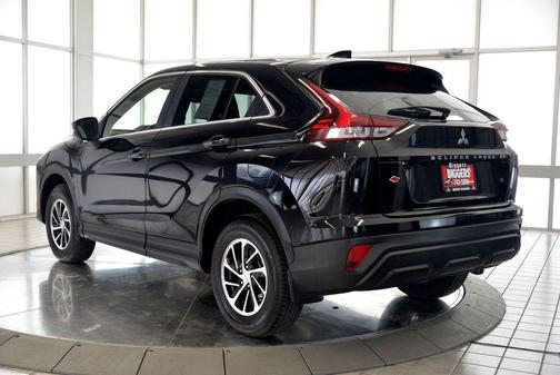 Labrador Black Pearl 2024 Mitsubishi Eclipse Cross ES