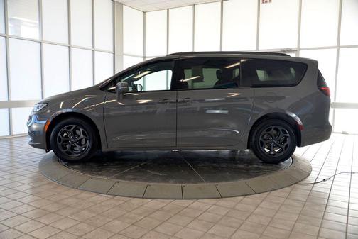 2021 Chrysler Pacifica Hybrid Touring L