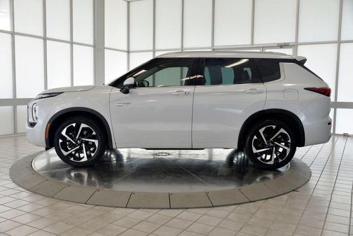 White Diamond 2023 Mitsubishi Outlander PHEV SEL