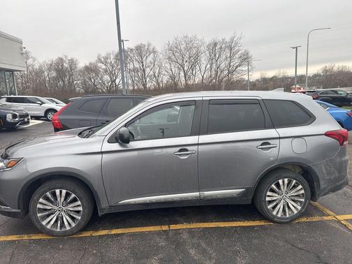 Mercury Gray Metallic 2019 Mitsubishi Outlander ES