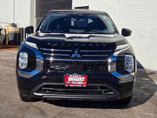 Labrador Black Pearl 2026 Mitsubishi Outlander ES 1.5T S-AWC