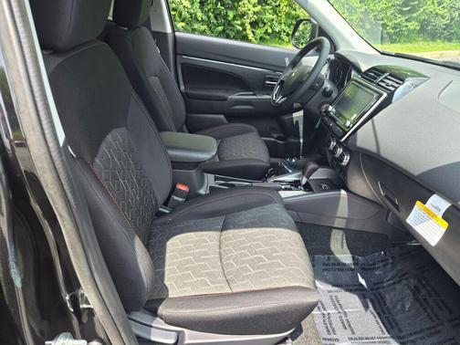 Labrador Black Pearl 2026 Mitsubishi Outlander Sport SE