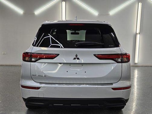 2022 Mitsubishi Outlander ES