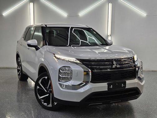 2022 Mitsubishi Outlander ES
