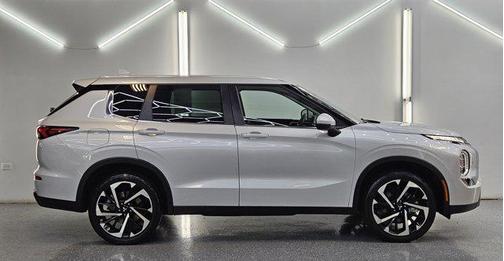 2022 Mitsubishi Outlander ES