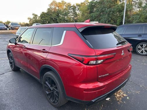 2022 Mitsubishi Outlander Black Edition 2WD