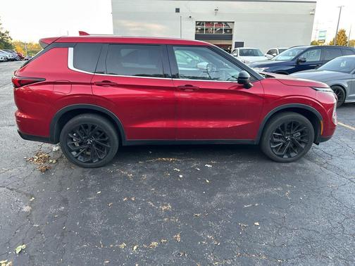 2022 Mitsubishi Outlander Black Edition 2WD