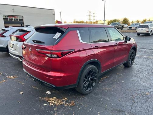 2022 Mitsubishi Outlander Black Edition 2WD
