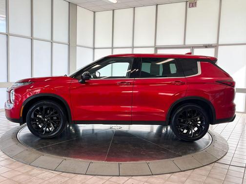 2022 Mitsubishi Outlander Black Edition 2WD