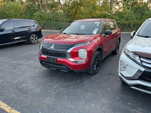 2022 Mitsubishi Outlander Black Edition 2WD