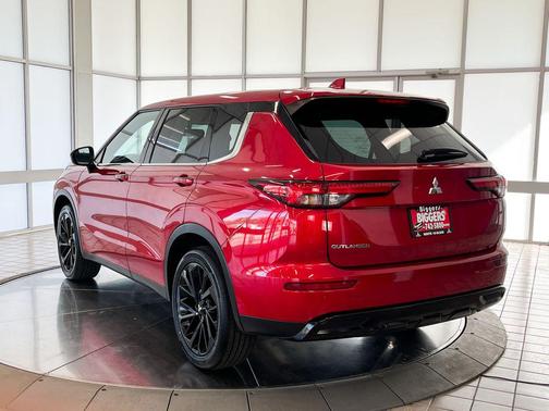 2022 Mitsubishi Outlander Black Edition 2WD