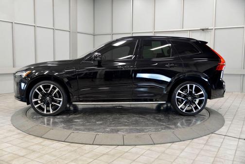 2023 Volvo XC60 Recharge Plug-In Hybrid T8 Ultimate Dark Theme