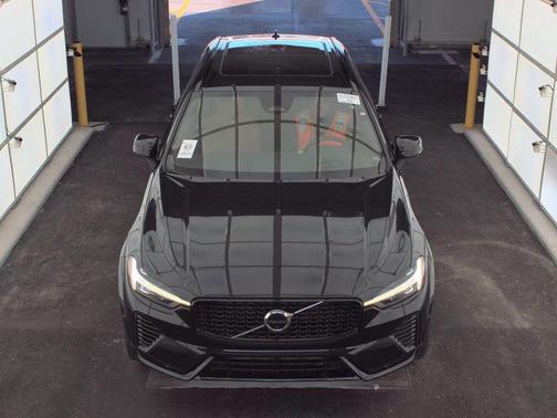 2023 Volvo XC60 Recharge Plug-In Hybrid T8 Ultimate Dark Theme