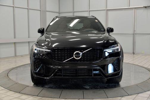 2023 Volvo XC60 Recharge Plug-In Hybrid T8 Ultimate Dark Theme
