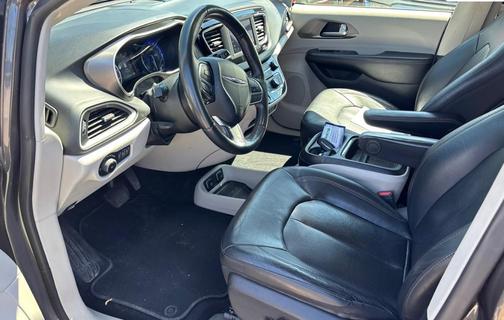 Granite Crystal Metallic Clearcoat 2020 Chrysler Pacifica Touring L